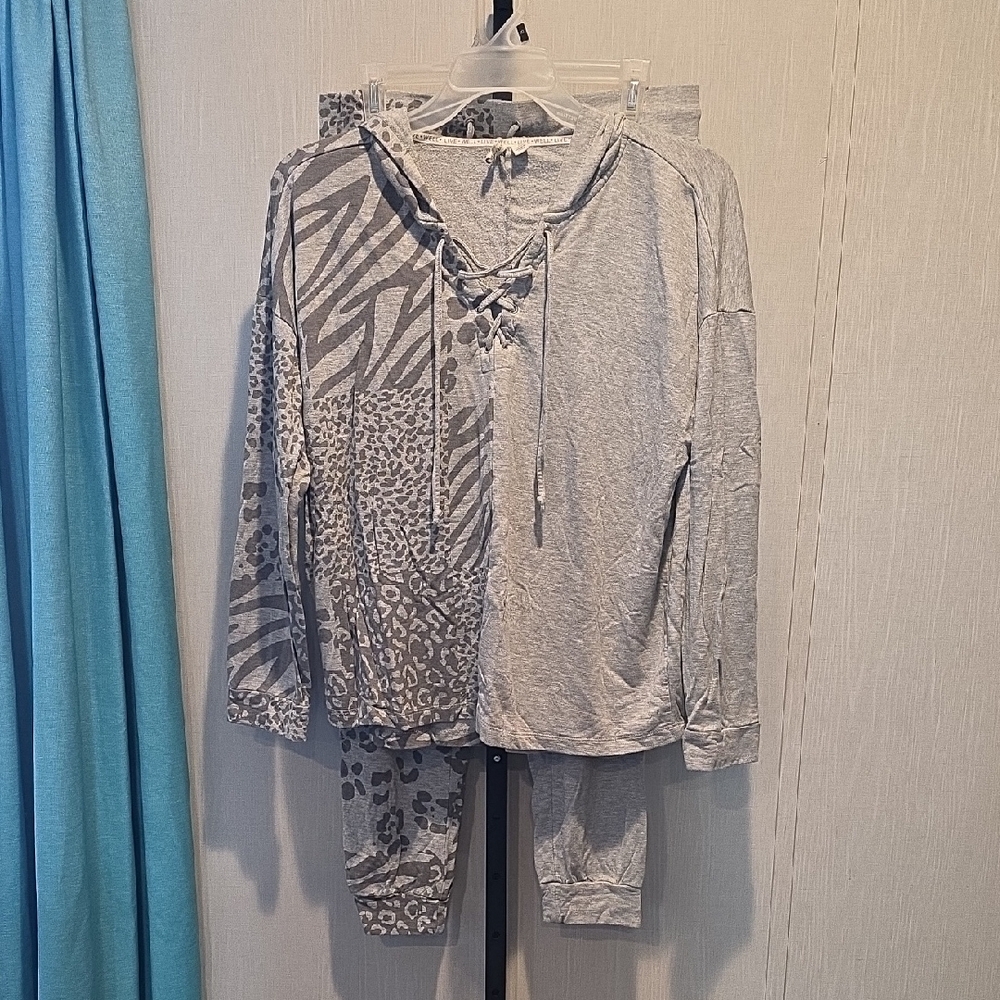 (J34) Women's Gray Patterned Matching  Set With A Hoodie Sz L